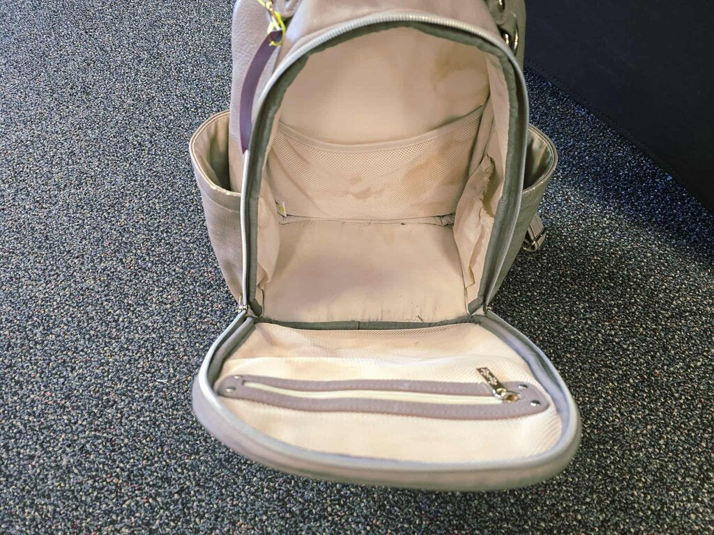 Itzy Ritzy diaper bag (some signs of wear)