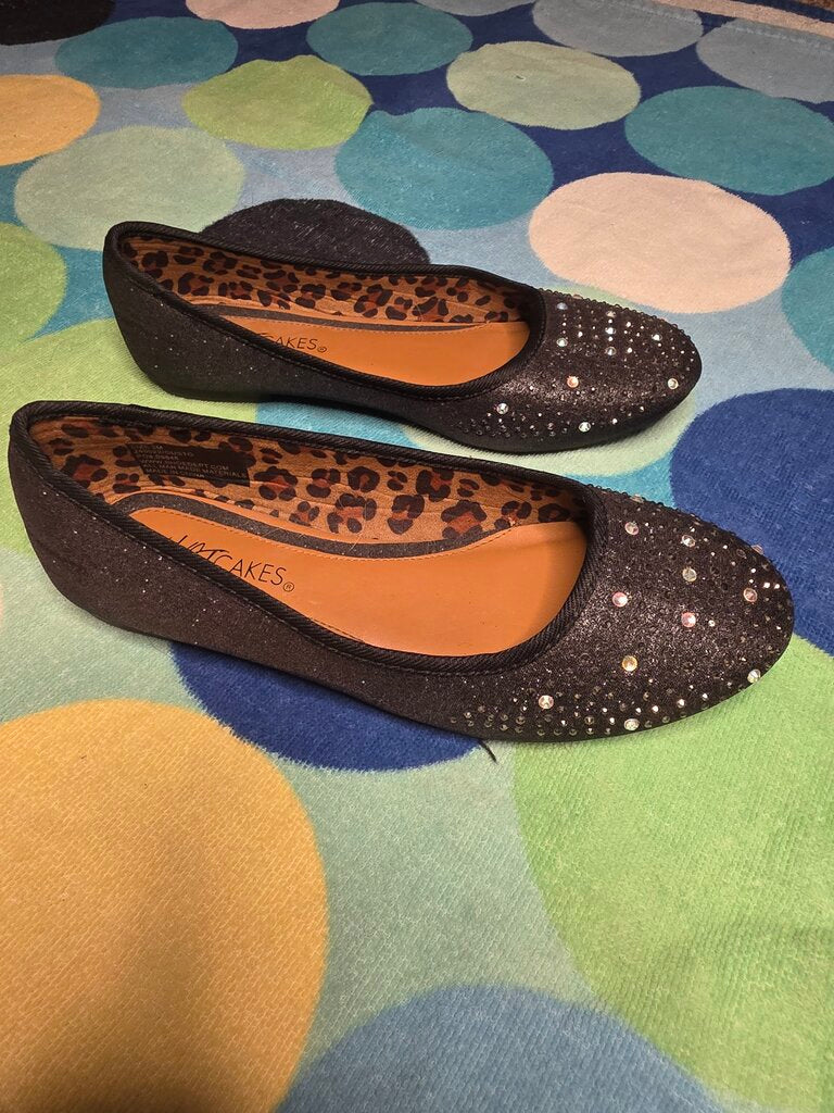 Size 2M black rhinestone slippers Hot Cakes