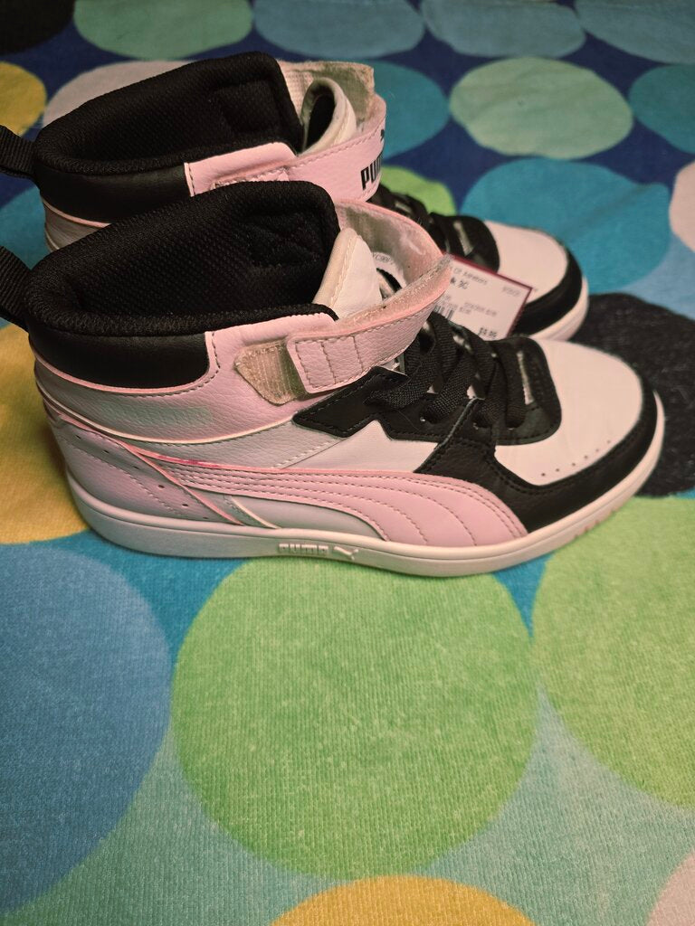 Size 3 Youth pink/blk Pumas