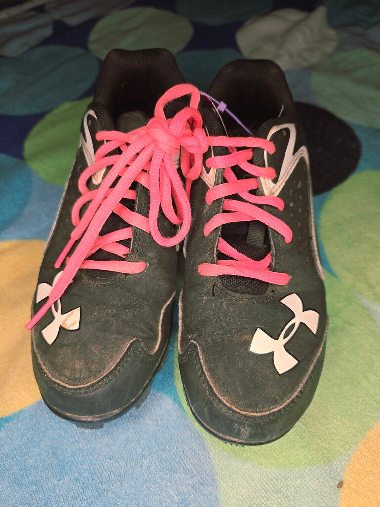 Size 1Y cleats Under Armour