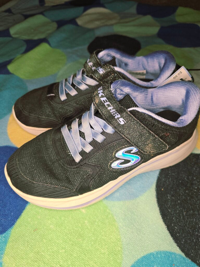 Size 3Y Black/purple wave Sketchers
