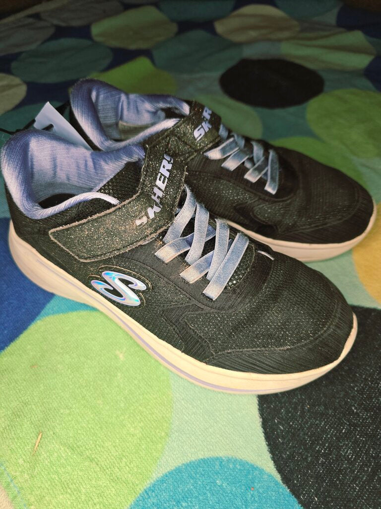 Size 3Y Black/purple wave Sketchers
