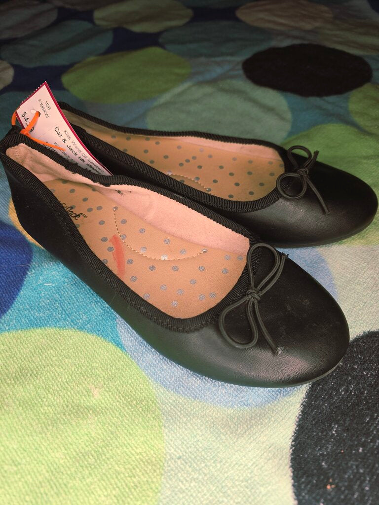Size 13 blk slippers Cat&Jack