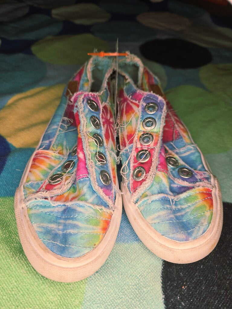 Size 13 tie dye Blowfish