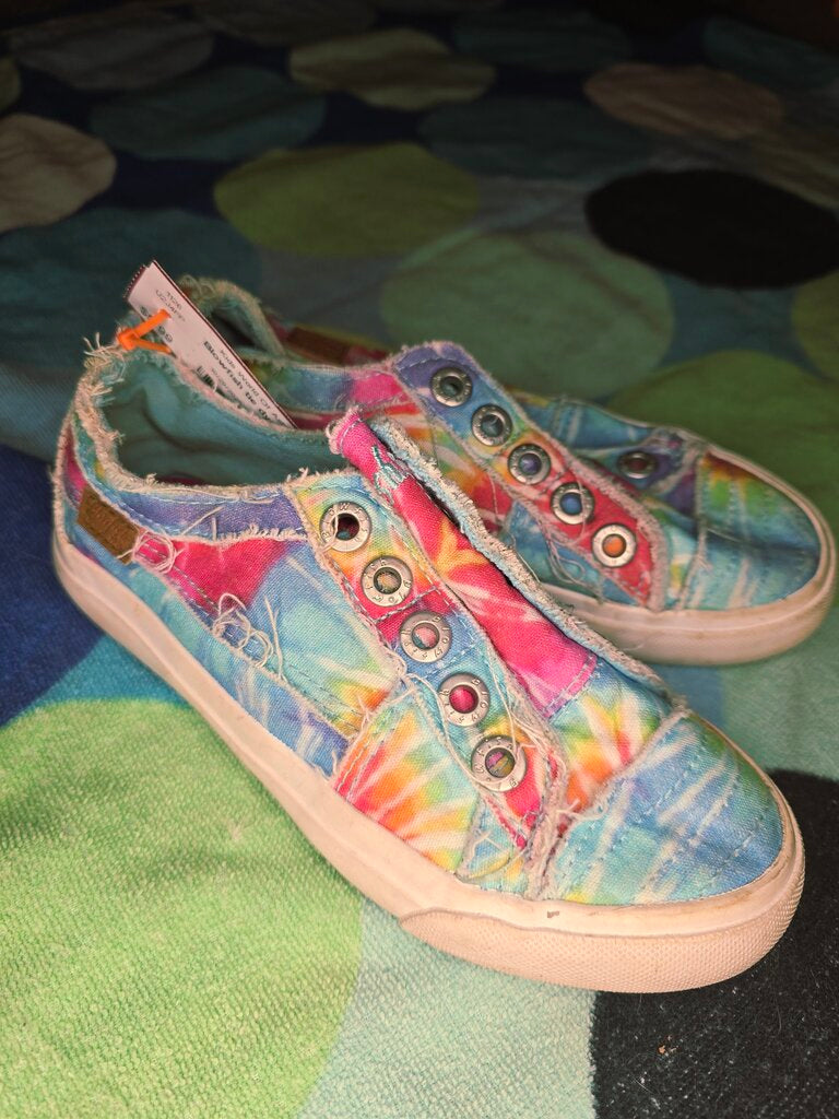 Size 13 tie dye Blowfish