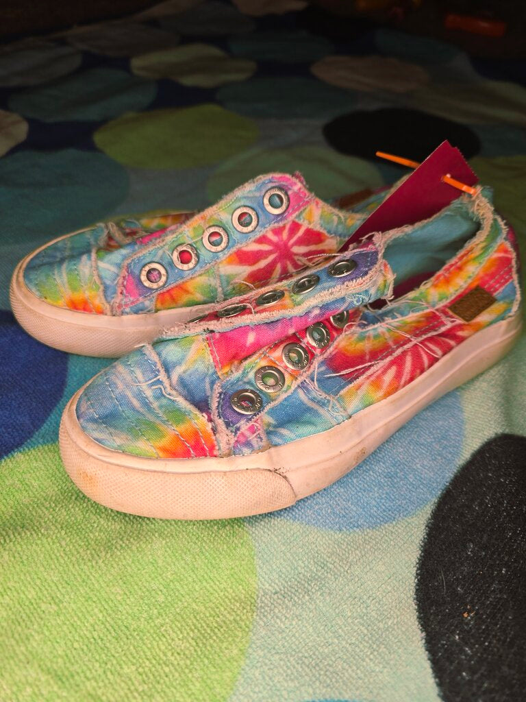 Size 13 tie dye Blowfish