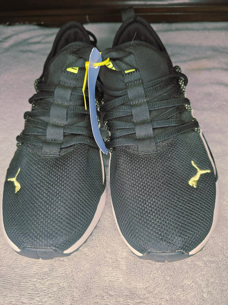 Size 3Y black Pumas