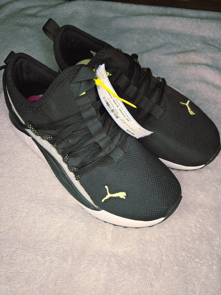 Size 3Y black Pumas