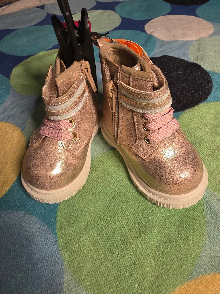 Size 2 boots NWT wonder nation