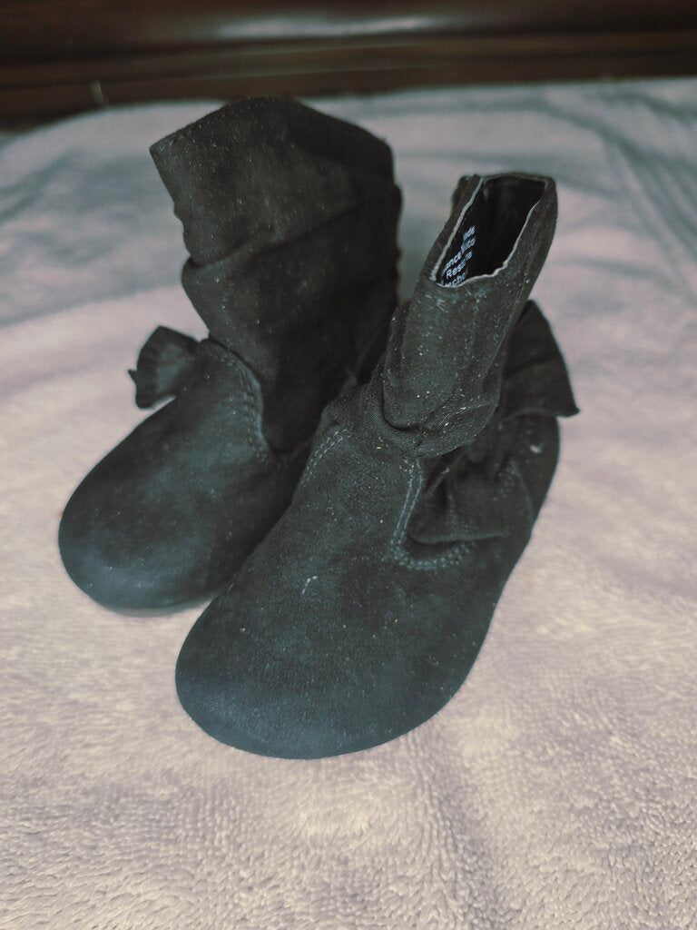 Size 4 black ankle boots Granimals