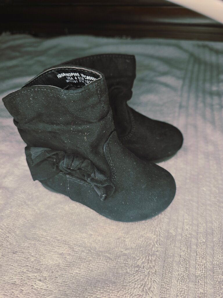 Size 4 black ankle boots Granimals