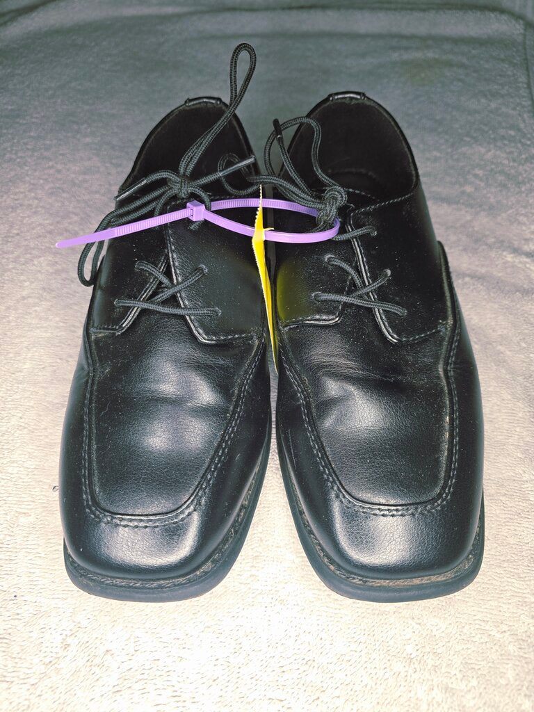 Size 4 youth blk dress shoes Sonoma