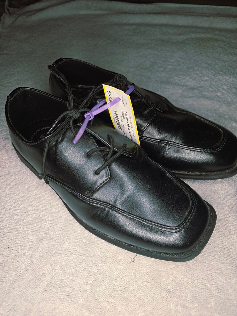 Size 4 youth blk dress shoes Sonoma