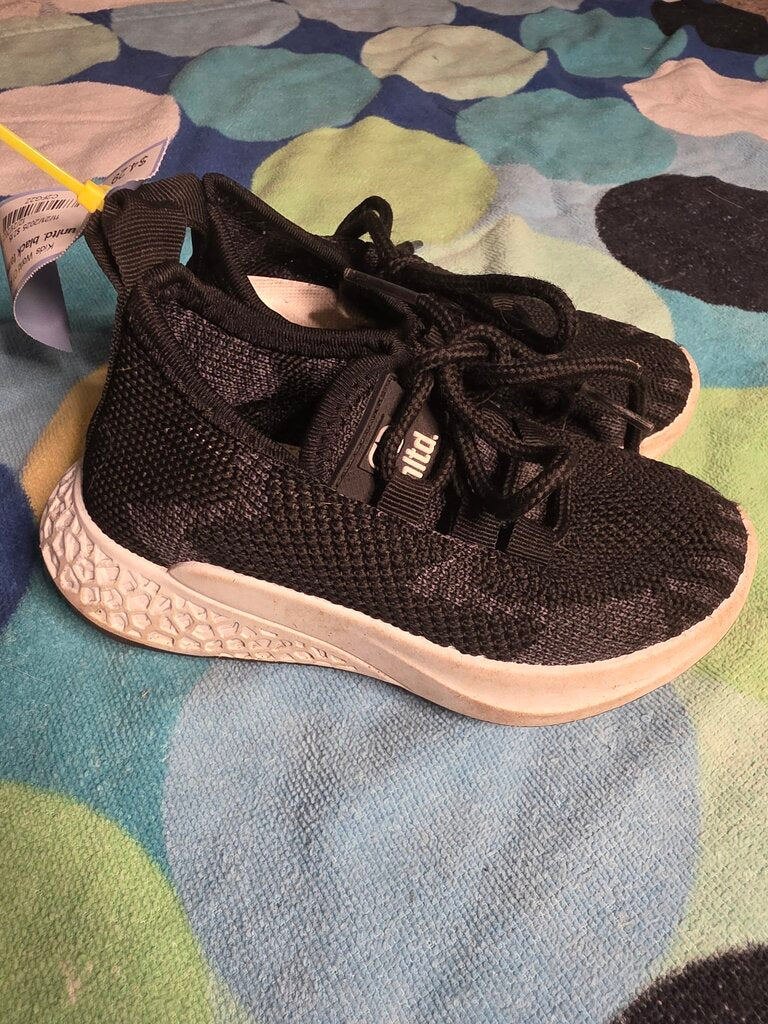 Size 8 Unltd black tennis shoes