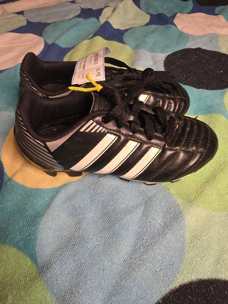 Size 11 soccer cleats Adidas