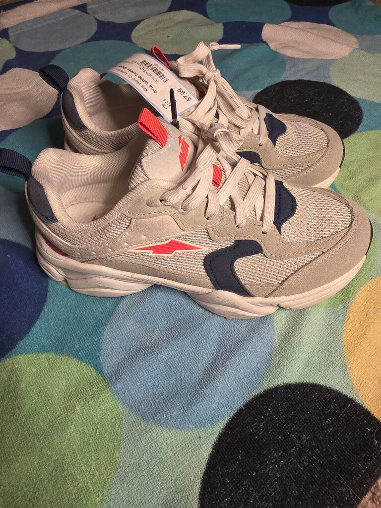 Size 3Y white tennis shoes Avia
