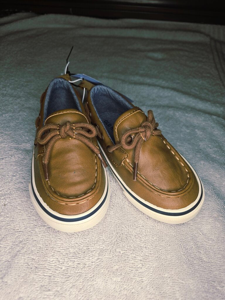 Size 7 brown boat shoes NWT Old Navy