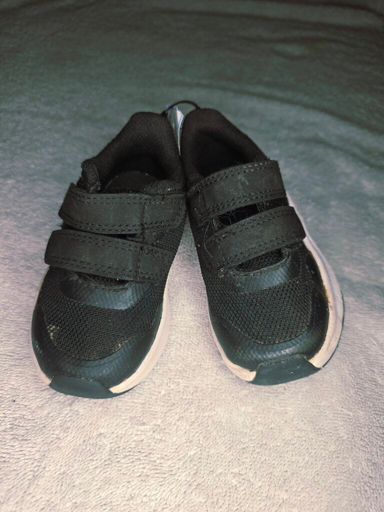 SIZE 4 blk tennis shoes