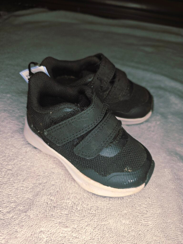SIZE 4 blk tennis shoes
