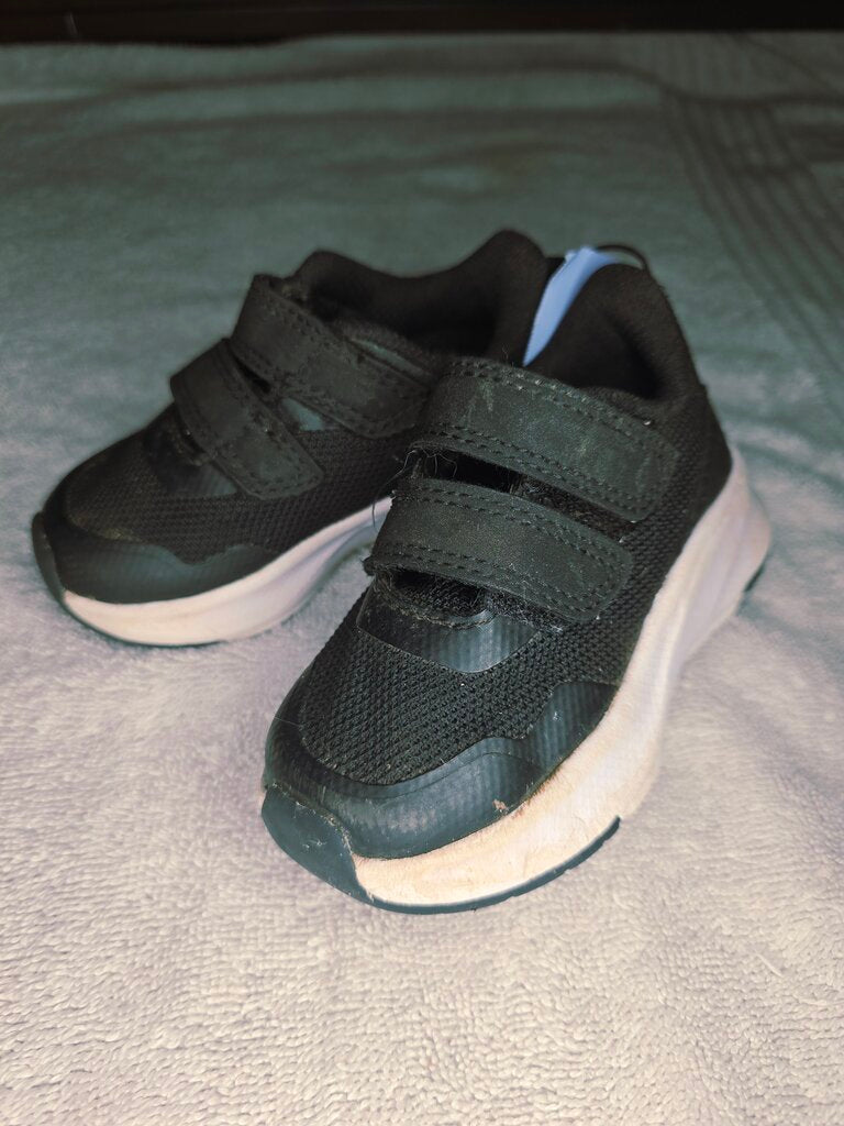 SIZE 4 blk tennis shoes