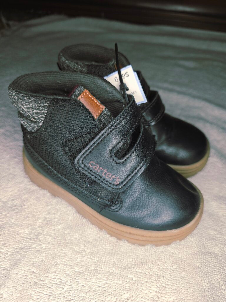 Size 7 blk boots Carters