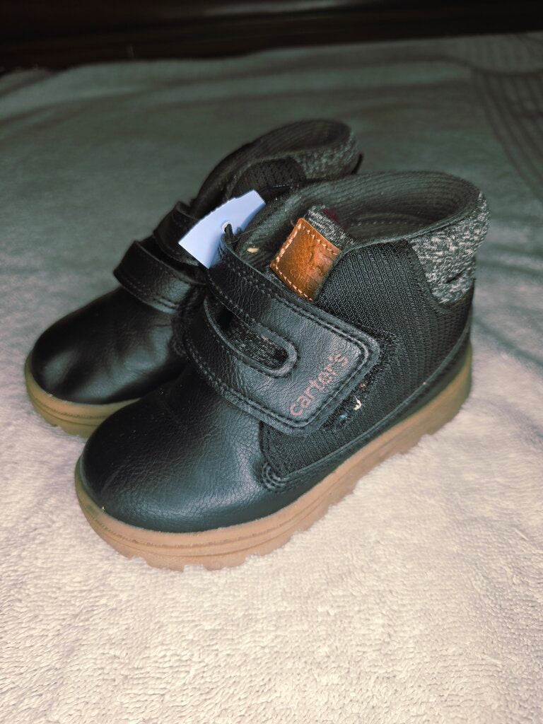 Size 7 blk boots Carters