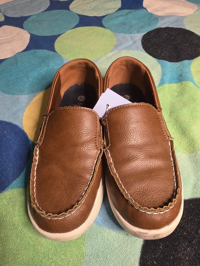 Size 1Y brown slip on Sperry