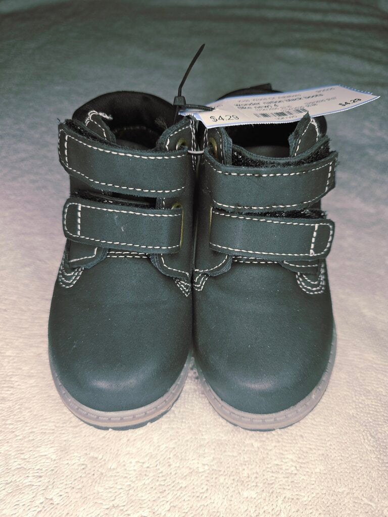 Size 4 black boots (like new)
