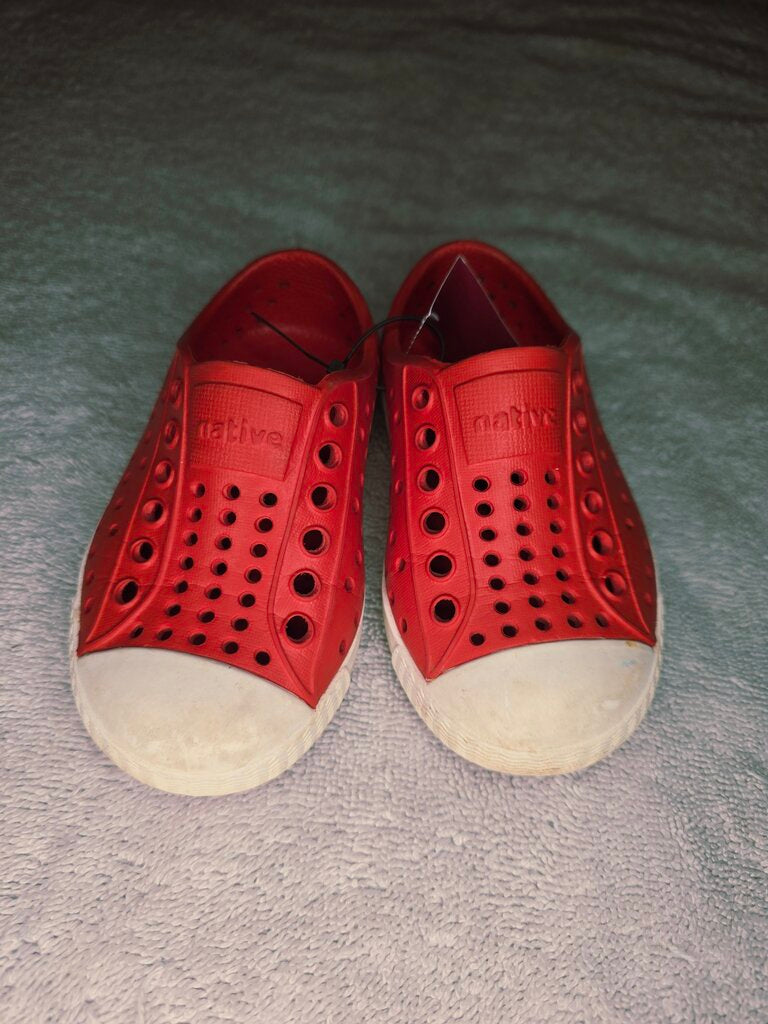 Size 5 red natives