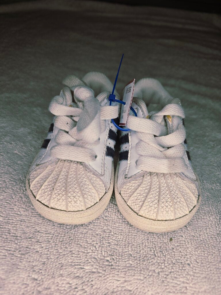 Size 3 blk/white Adidas
