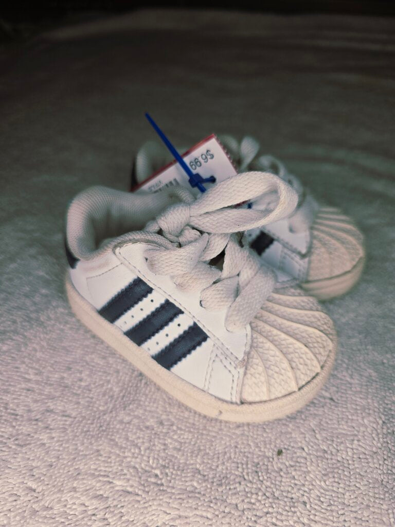 Size 3 blk/white Adidas