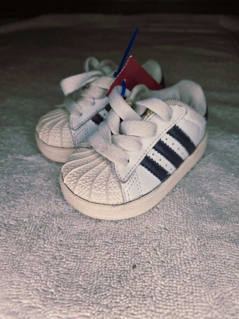 Size 3 blk/white Adidas
