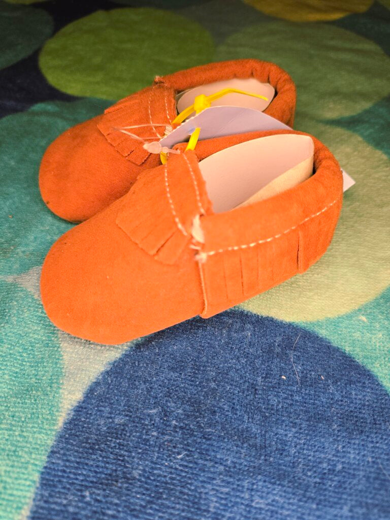Size 1c Suede Moccs NWT Romirus
