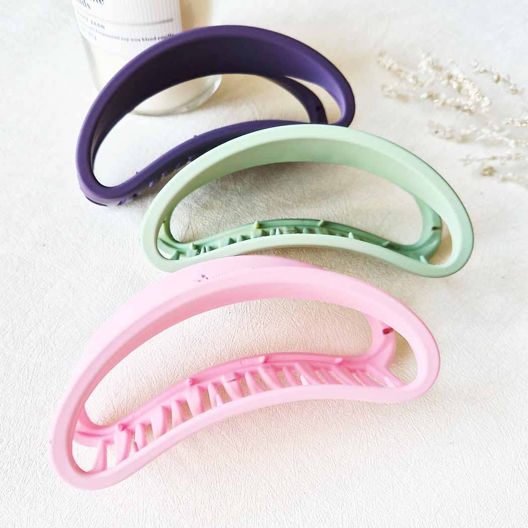 Matte Colors of Oval Hair Claw Clip: ASSORTED COLOR / ONE SIZE(12)