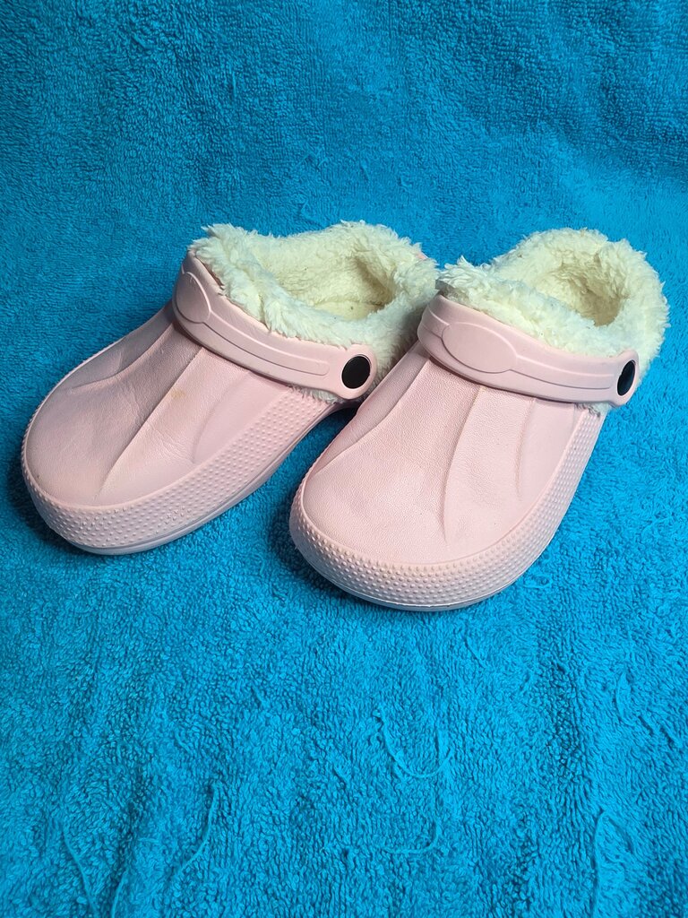 13/1 Pink Fuzzy Slippers