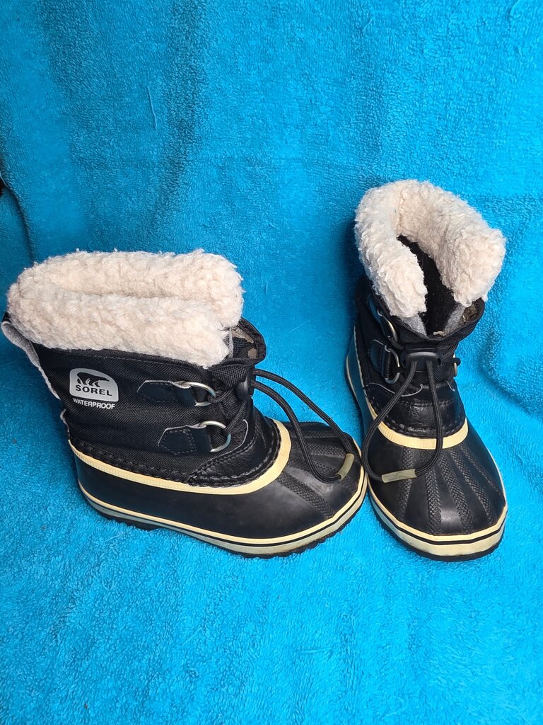11 Sorel Waterproof Commander Boots