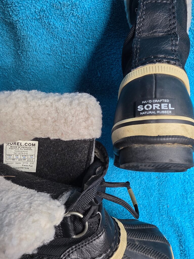 11 Sorel Waterproof Commander Boots