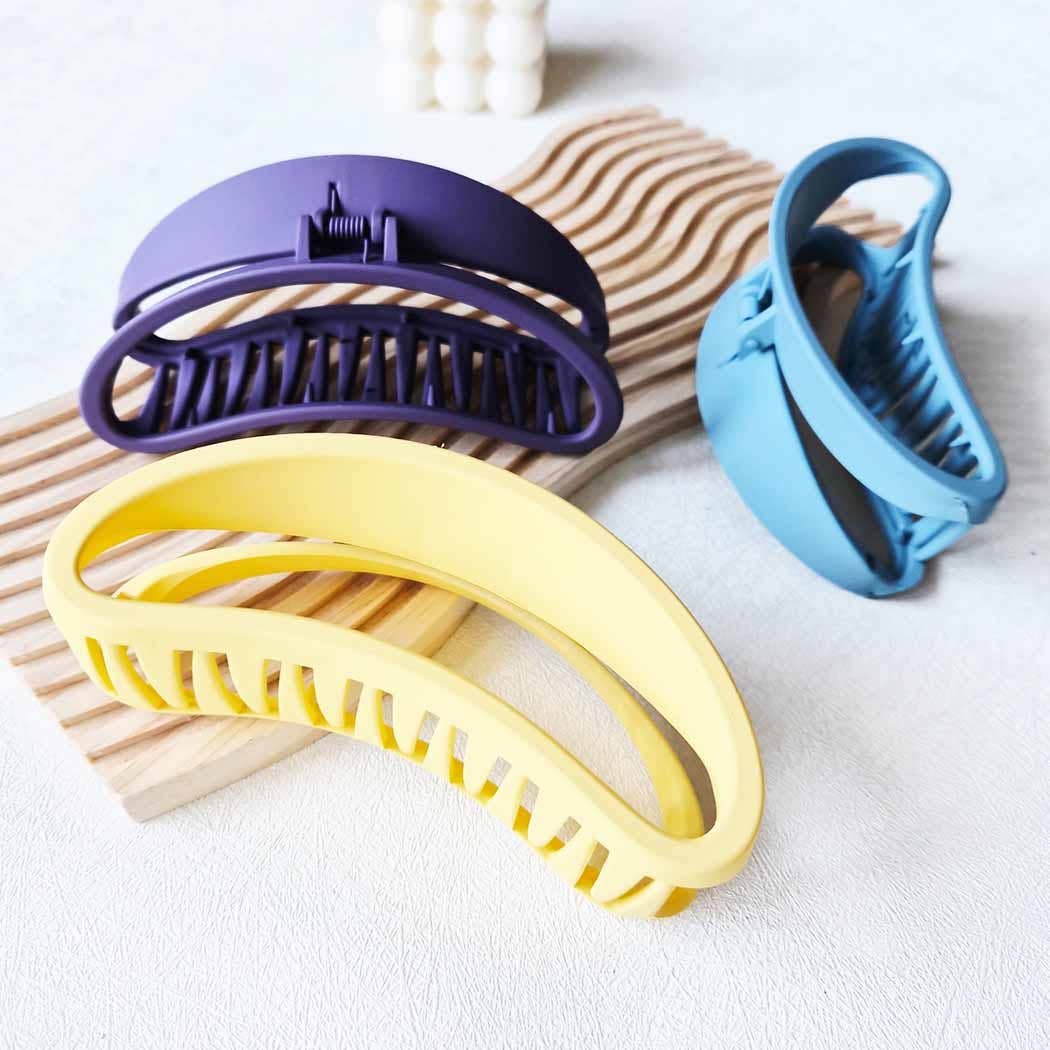 Matte Colors of Oval Hair Claw Clip: ASSORTED COLOR / ONE SIZE(12)